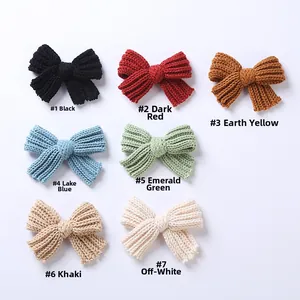 Vue détaillée de 7 pinces à cheveux nœuds tricotés pour filles en diverses couleurs douces