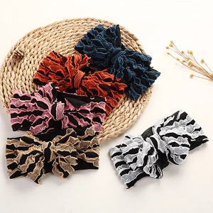 Lot de 5 bandeaux élastiques pour bébés avec nœuds à bords ondulés en plusieurs couleurs