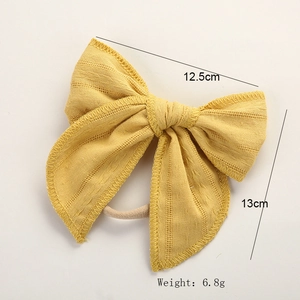 Detailansicht eines gelben Jacquard-Haarbands mit Maßen und Gewicht für Babys