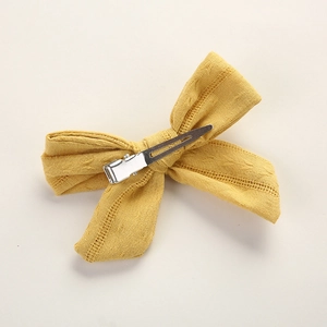 Gelbe Haarschleife aus Jacquard-Baumwolle für Mädchen mit einer silbernen Metallklammer