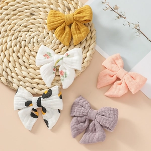 Détail de lot de 5 barrettes à nœud en gaze de coton aux couleurs unies et imprimés