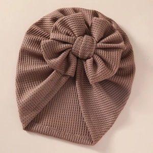 Detail of waffle-knit fabric and double bow knot on the newborn baby beanie