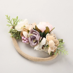 Detailansicht des böhmischen Baby-Stirnbands mit 3D-Stoffblumen und Nylon-Haarband