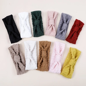 Onze bandeaux tricotés pour bébés avec nœuds jacquard présentés à plat en couleurs