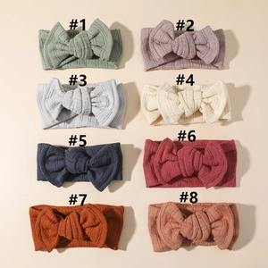 Set di 8 fasce per neonati in maglia a coste con grandi fiocchi in vari colori tenui