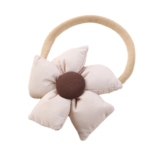 Bandeau bébé avec fleurs en tissu crème doux et bande en nylon extensible ajustable