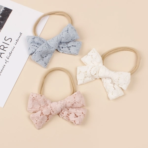 Dreiteiliges Baby-Spitzen-Stirnband-Set in Blau, Rosa und Elfenbein mit weichen Bändern