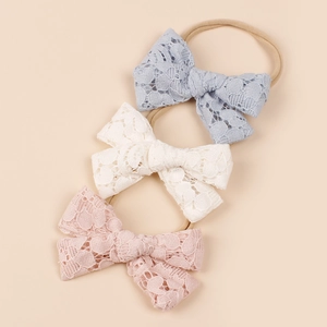 3er-Set hohle Spitzen-Schleifen Baby-Stirnbänder in Rosa, Creme und Blau mit Nylonband
