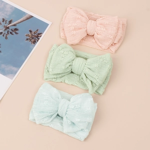 Ensemble de trois bandeaux pour bébé avec nœuds en tricot texturé aux tons pastel doux