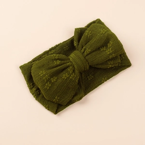 Détails de la maille du bandeau vert olive avec un grand nœud double couche