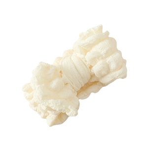 Bandeau bébé blanc crème avec grand nœud en gaze douce et texture gaufrée élégante