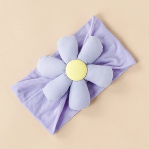 Detailed view of lavender elastic baby headband with a 3D padded fabric daisy flower