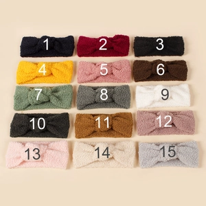 Flachbild von Baby-Fleece-Stirnbändern in 15 Farben mit gedrehtem Knotendesign