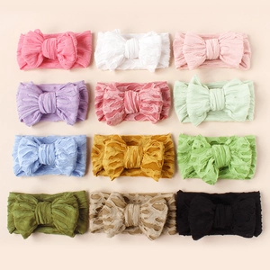 Lot de 12 bandeaux bébé avec texture ajourée et grands nœuds en couleurs assorties