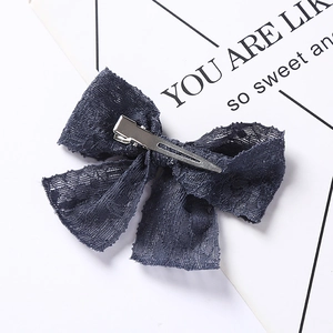 Barrette à cheveux élégante avec nœud en dentelle bleu foncé et pince crocodile en métal
