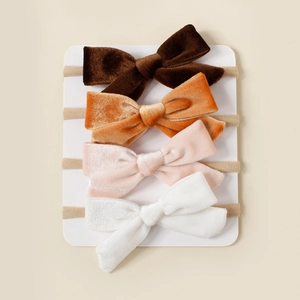 Lot de quatre bandeaux en velours pour bébés en tons beige, jaune, rose et blanc pur