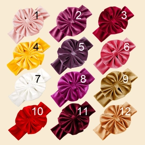 Sélection de 12 bandeaux bébé avec nœud fleuri en velours de couleurs variées
