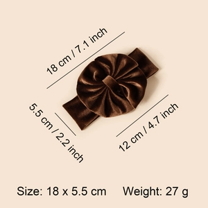 Bandeau bébé en velours marron avec un grand nœud plissé et détails des dimensions