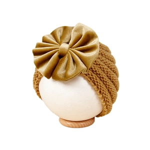 Cappello a maglia giallo zenzero per neonati con grande fiocco in velluto caldo