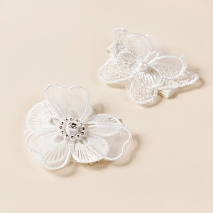 Barrettes en dentelle blanche avec papillon, fleurs, perles et strass pour filles