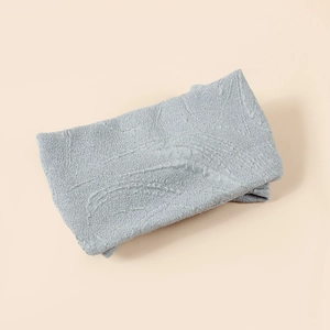 Bandeau bébé en jacquard gris élégant avec texture florale pour nourrissons