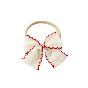 Bandeau bébé élastique avec nœud en dentelle blanche et coutures rouges pour l'été
