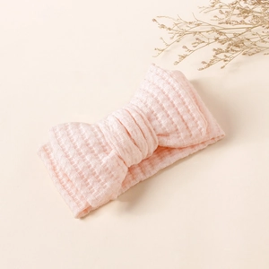 Detail of pink waffle texture baby headband with a soft double-layer decorative bow