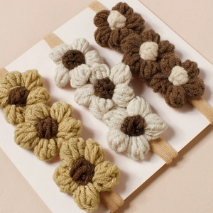 Set di tre fasce per neonati con fiori fatti a mano all'uncinetto su nylon elastico