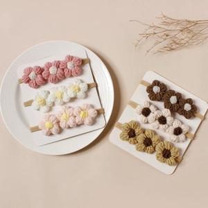 Set di 6 fasce in nylon per neonati con fiori fatti a mano all'uncinetto in colori caldi