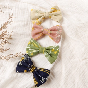 Barrette à Cheveux Nœud Brodé Floral pour Enfants Fait à la Main Tissu Coton Lin Pince Bec de Canard Style Pastoral Filles