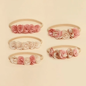 Lot de 5 bandeaux bébé en nylon doux avec roses artisanales en tissu aux tons pastels