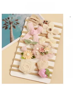 Ensemble détaillé de 8 bandeaux bébé faits main avec fleurs en dentelle et nœuds en tissu