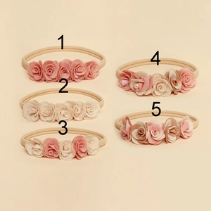 Détails des bandeaux élastiques pour bébés avec cinq roses en tissu aux couleurs assorties