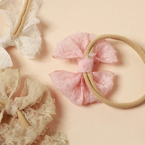 Baby Haarband Set mit Spitzenbogen in Rosa, Weiß und Beige aus weichem Nylon