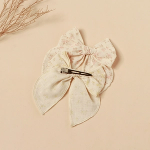 Set di due fermagli per capelli a fiocco in cotone floreale per bambine in toni pastello