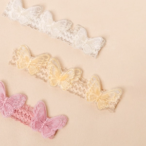 Set aus drei 3D bestickten Schmetterling Spitzen Stirnbändern für Babys in verschiedenen Farben