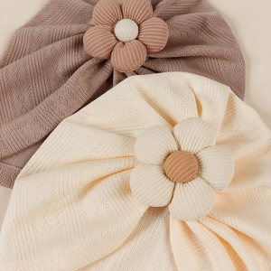 Bonnets turban souples pour bébé avec grandes fleurs 3D pour nouveau-nés en deux couleurs