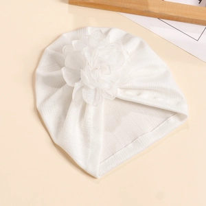 Détails du turban blanc en maille côtelée pour bébé avec un grand ornement floral scintillant