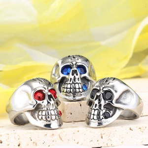 Anello Teschio in Acciaio Inossidabile Retro Con Occhi di Strass Lucido Vintage Gothic Punk Gioielli per Uomo e Donna