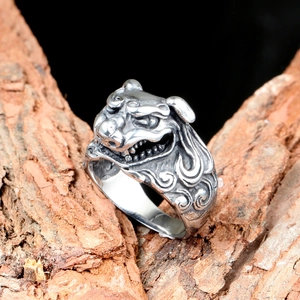 Vintage oxidized bull horn ring in retro stainless steel with detailed animal motif