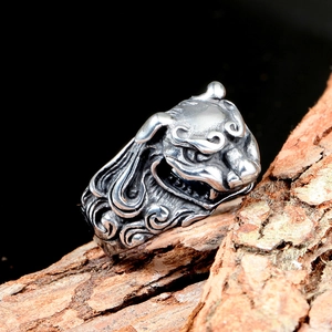 Vintage bull head ring in oxidized titanium steel with detailed animal textures