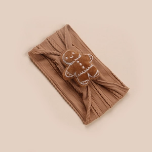 Vue détaillée du bonhomme de pain d'épices sur bandeau en nylon côtelé marron