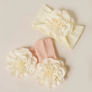 Ensemble bandeau et chaussettes en tricot pour bébé avec grandes fleurs 3D beige et rose