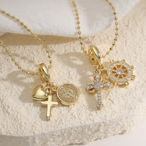Collier Pendentif Croix Coeur en Cuivre Plqué Or 18K Zirconia pour Femmes Bijoux de Chaîne de Clavicule Religieux Nautique