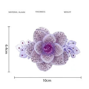 Detailansicht der lila Acetat-Blumen-Haarspange mit tschechischen Strasssteinen und Maßen