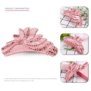 Grande pince à cheveux rose ornée de strass avec un design ondulé élégant pour femmes