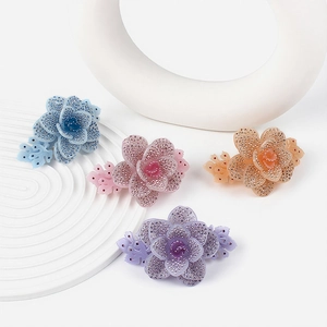 Elegante Blumen-Haarklammern mit tschechischen Strasssteinen in vier sanften Pastelltönen