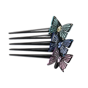 Detail of 5-tooth hair comb featuring three gradient butterflies with sparkling rhinestones