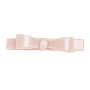 Vue détaillée de la barrette à cheveux rose clair avec nœud brillant et finition pailletée