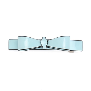 Vue détaillée de la barrette à cheveux nœud bleu clair brillant avec bordure noire